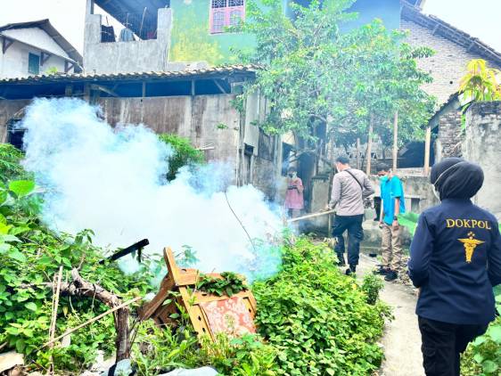 CuplikCom-Cegah-DBD,-Polres-Lampung-Selatan-dan-Puskesmas-Way-Urang-Gelar-Fogging -03022025185556-IMG-20250203-WA0025.jpg